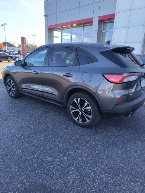 2021 Ford Escape SE photo 3