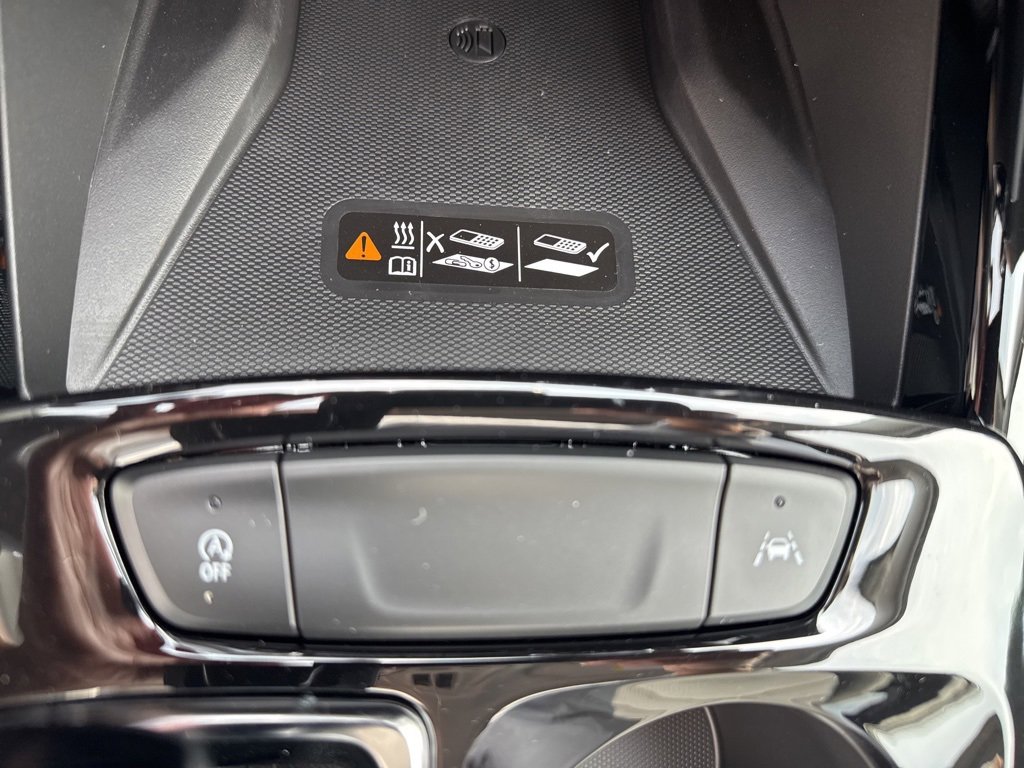 2025 Chevrolet Trax LT photo 38