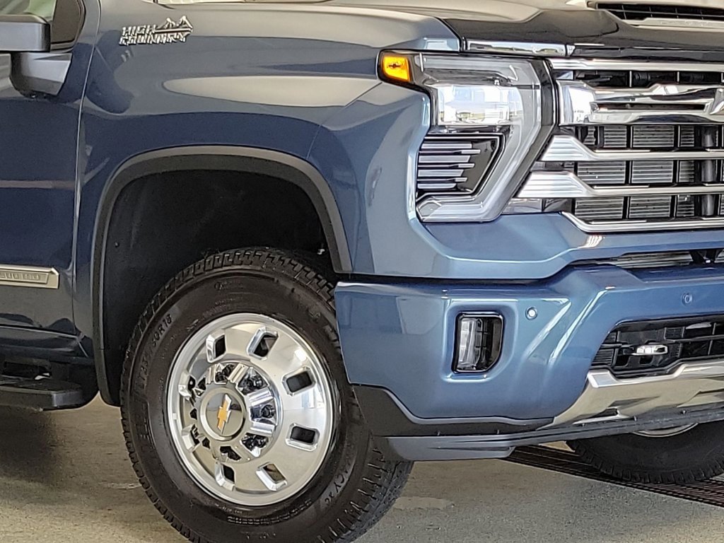 2025 Chevrolet Silverado 3500HD High Country photo 3
