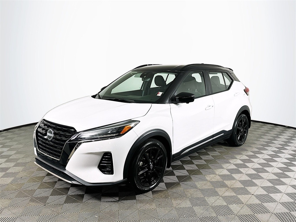Used 2023 Aspen White Tricoat/Super Black Nissan SR image 1
