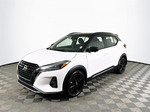 2023 Nissan Kicks SR