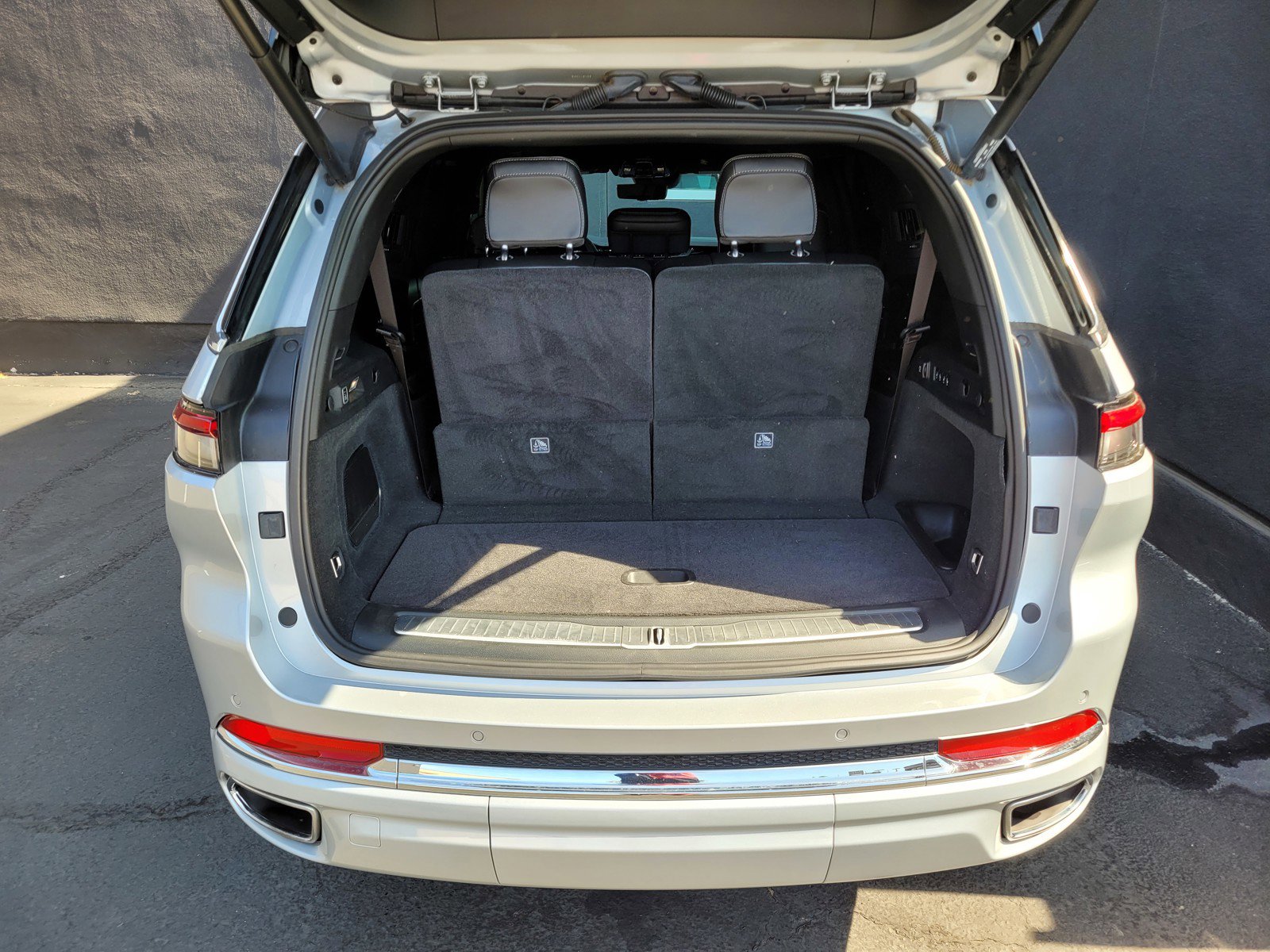 2023 Jeep Grand Cherokee Overland photo 10