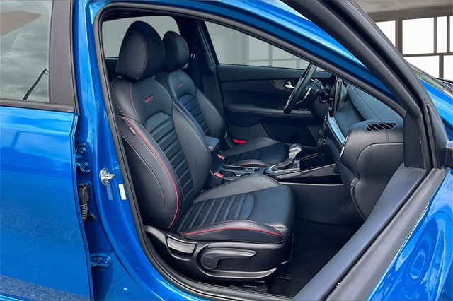 2023 Kia Forte GT photo 3
