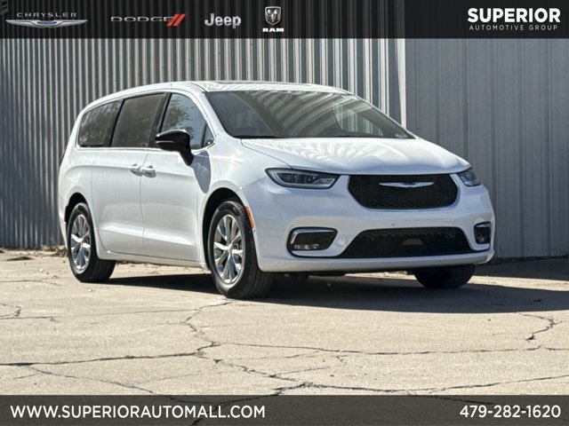 2026 Chrysler Pacifica Limited's photo