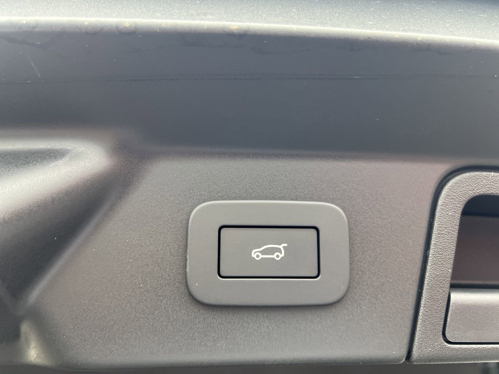 2025 Land Rover Range Rover Velar SE photo 30
