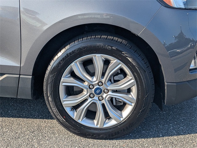 2022 Ford Edge Titanium photo 10