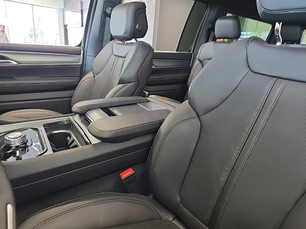 2025 Jeep Wagoneer Series II photo 6