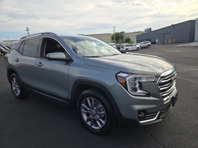 2024 Gmc Terrain SLT photo 2