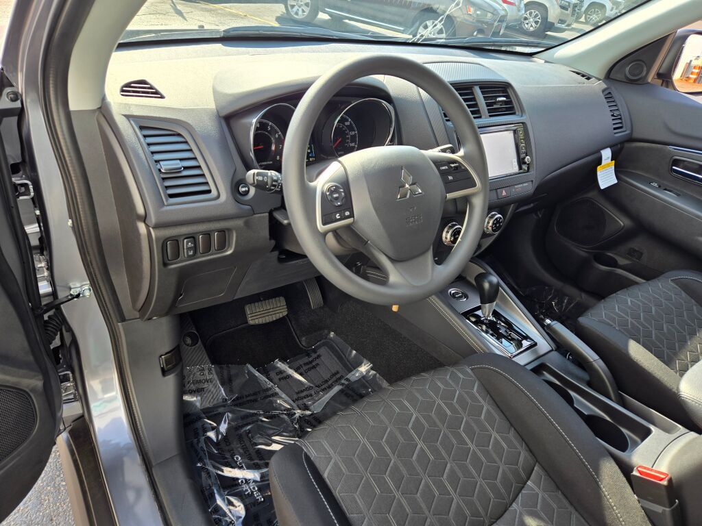 2025 Mitsubishi Outlander Sport ES photo 11