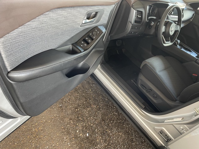 2023 Nissan Rogue SV photo 18