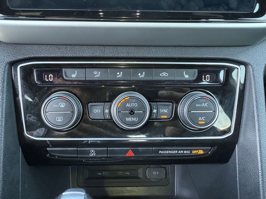 2023 Volkswagen Atlas Cross Sport V6 SEL R-Line photo 4