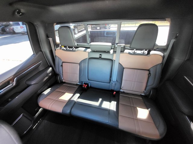 2023 Chevrolet Silverado 1500 High Country photo 8
