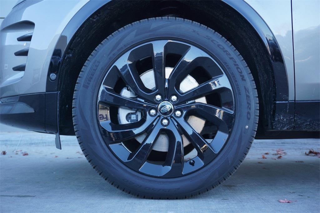 2025 Land Rover Discovery Sport Dynamic SE photo 15