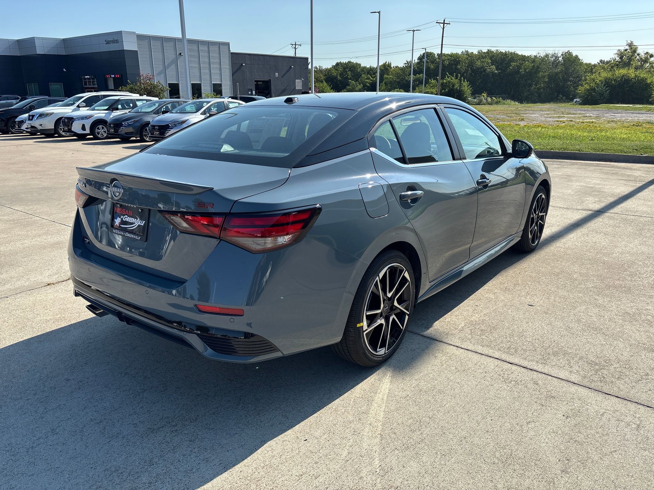 2025 Nissan Sentra SR photo 9