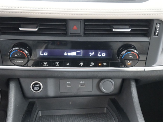 2023 Nissan Rogue SV photo 3