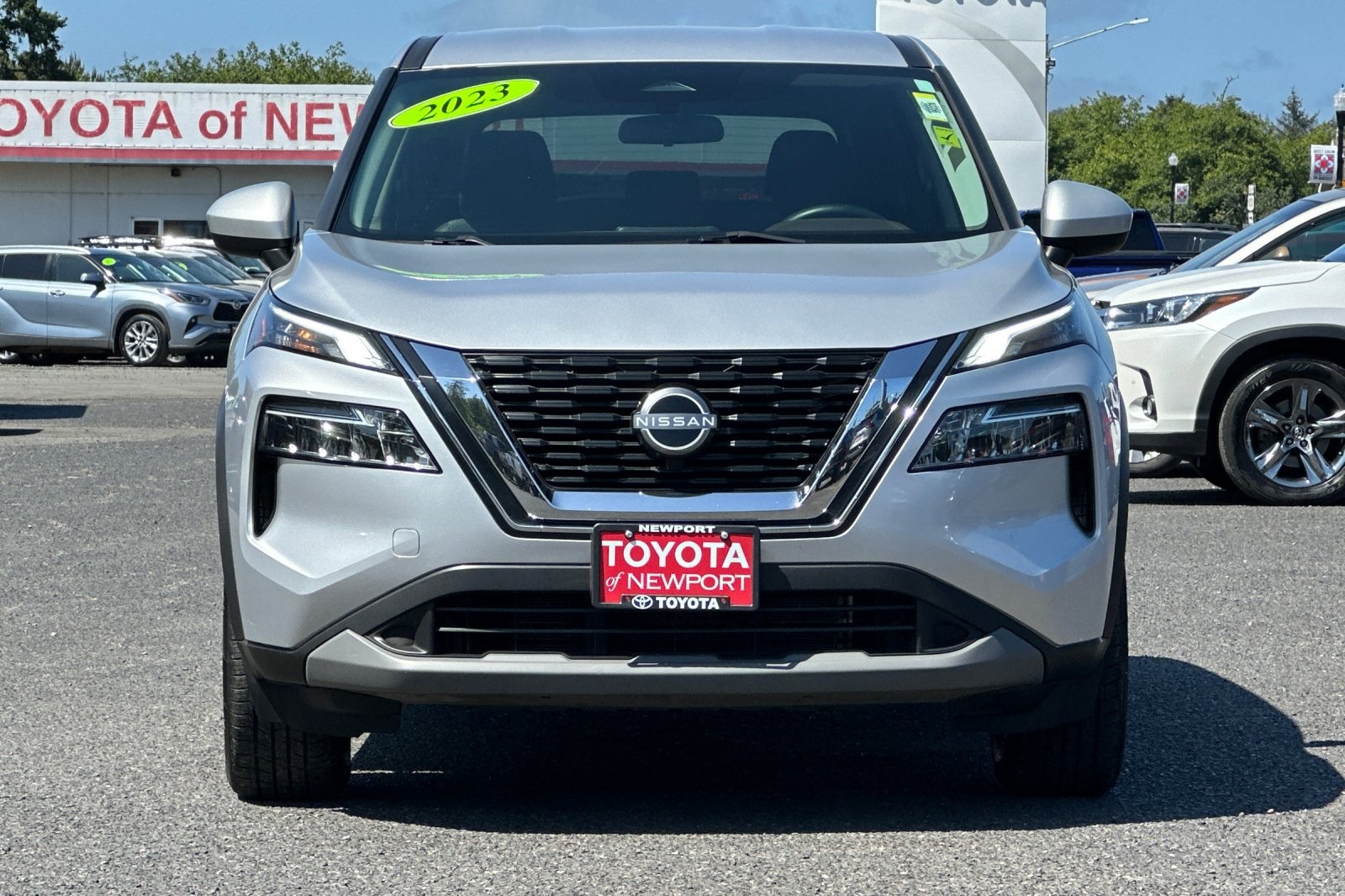 2023 Nissan Rogue SV photo 4