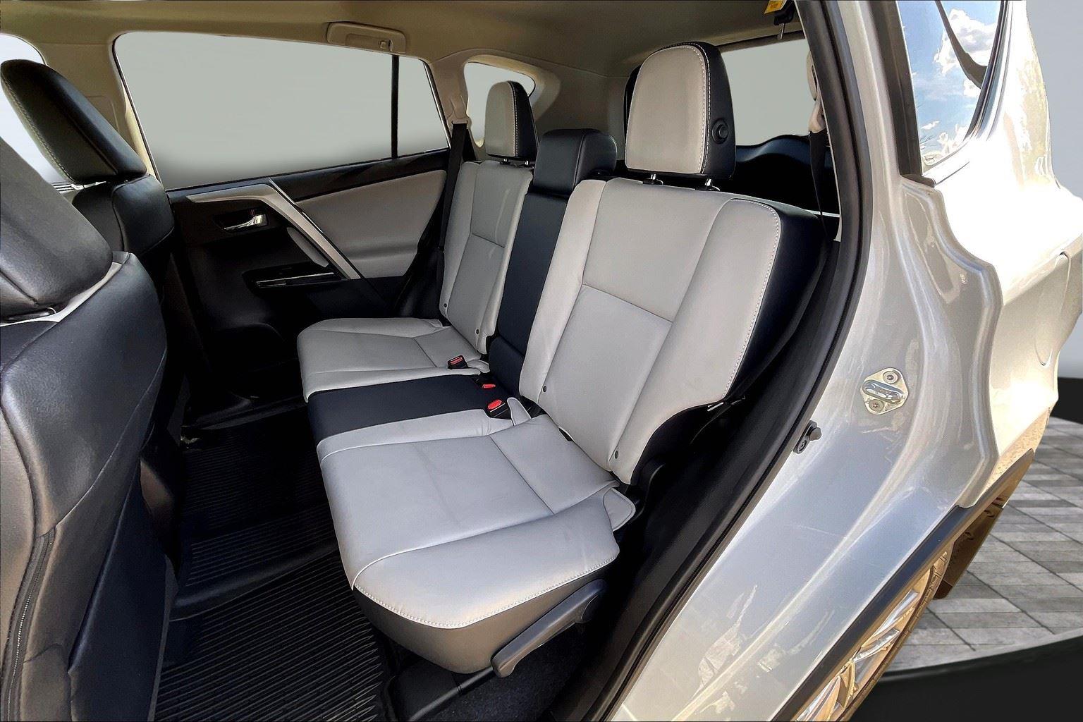 2017 Toyota RAV4 Limited photo 26
