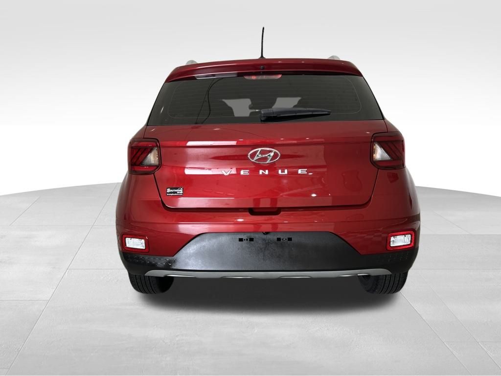 2024 Hyundai Venue Limited photo 3