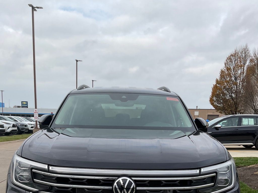 2026 Volkswagen Atlas SE Technology photo 2