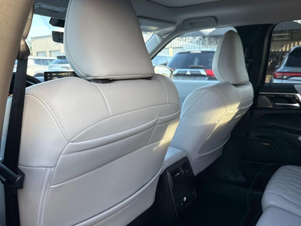 2025 Mitsubishi Outlander SEL GT photo 10