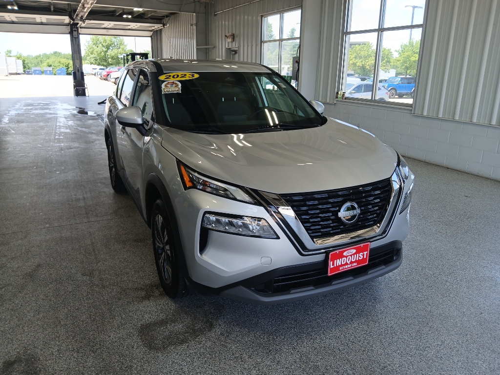2023 Nissan Rogue SV photo 2
