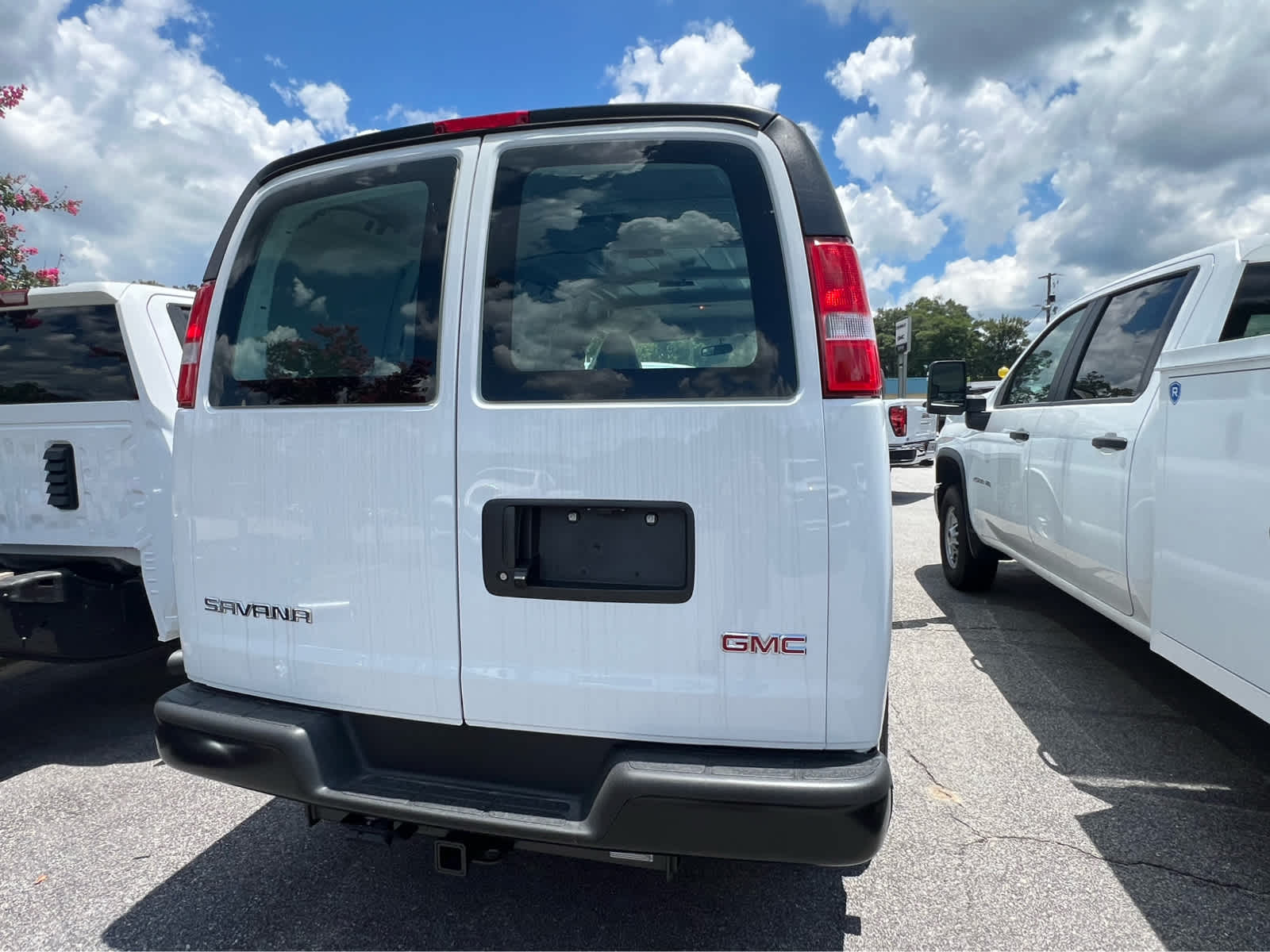 New 2025 Summit White GMC Work Van image 3