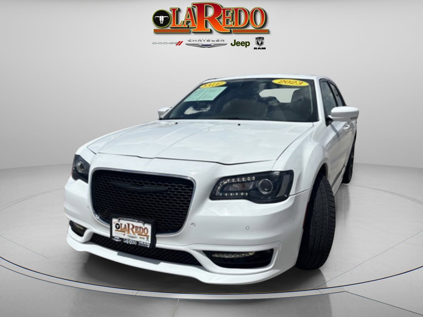 2023 Chrysler 300 Touring L photo 3