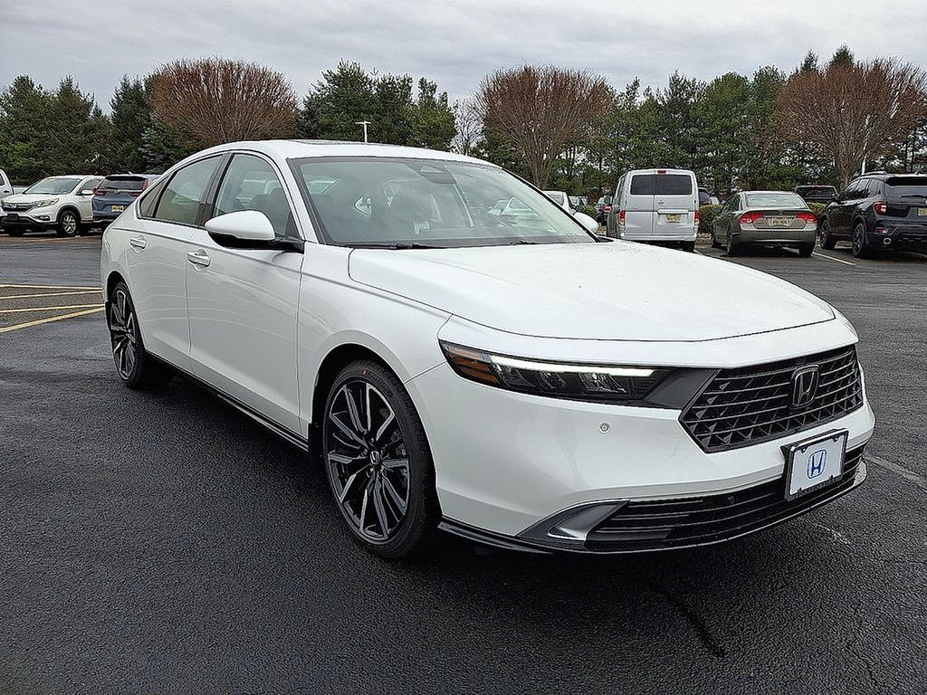 2025 Honda Accord Hybrid Touring photo 2
