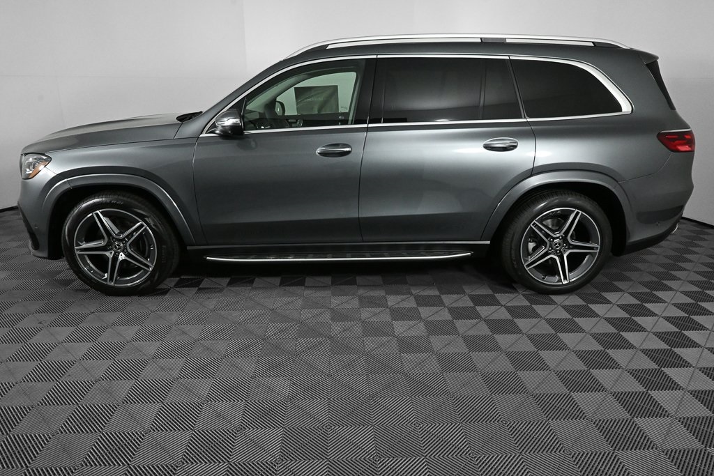 2026 Mercedes Benz GLS 450 4MATIC photo 3
