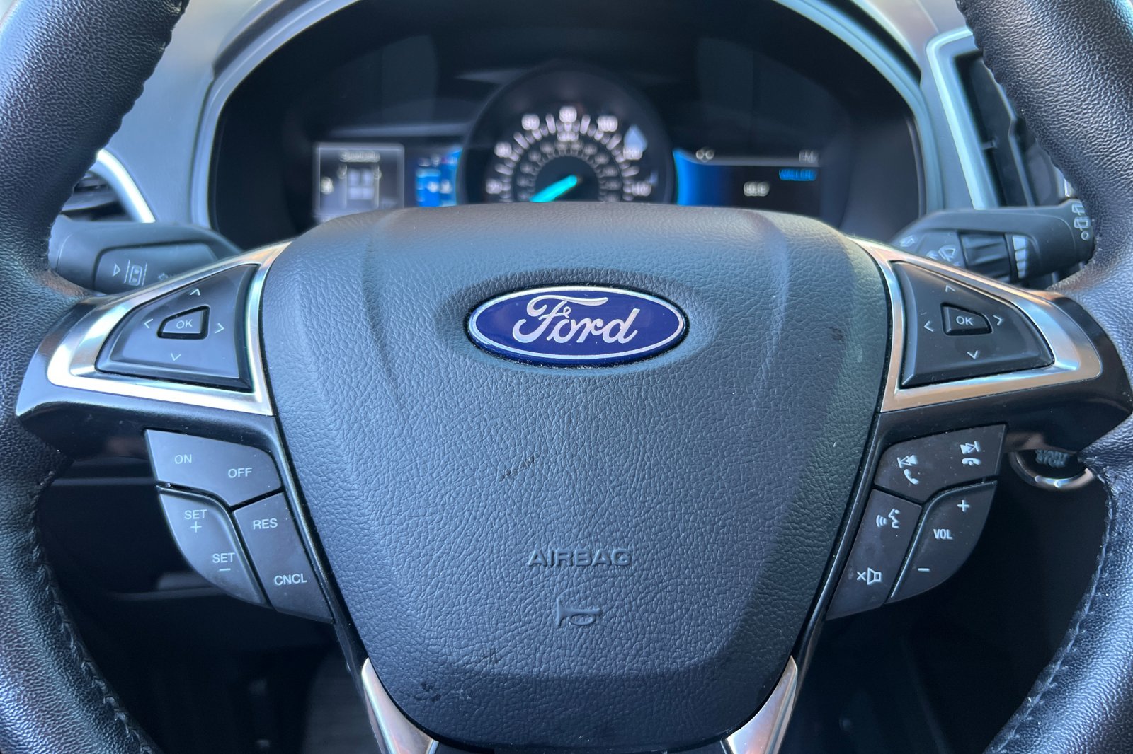 2023 Ford Edge SEL photo 18