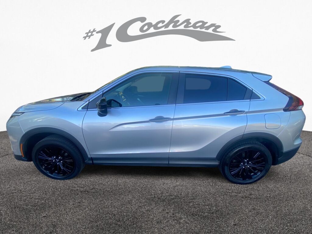 2022 Mitsubishi Eclipse Cross LE photo 3