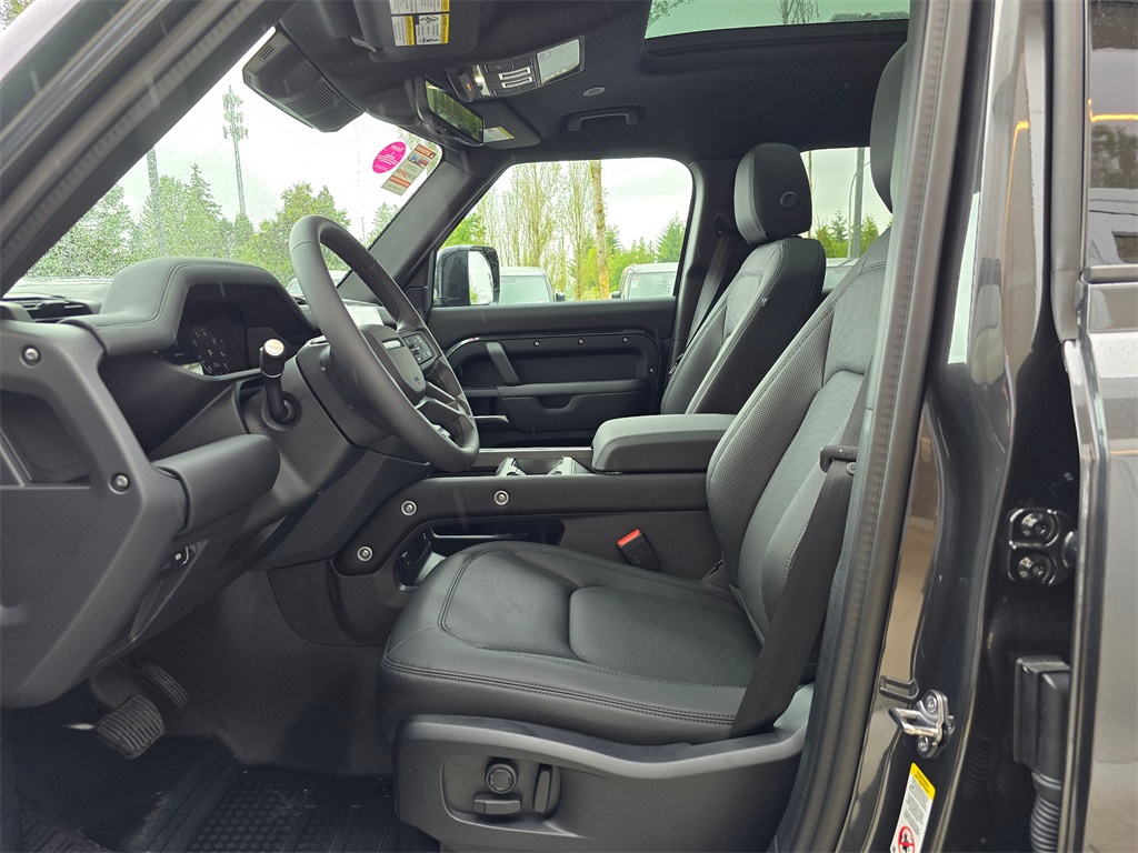 2025 Land Rover Defender 110 S photo 20