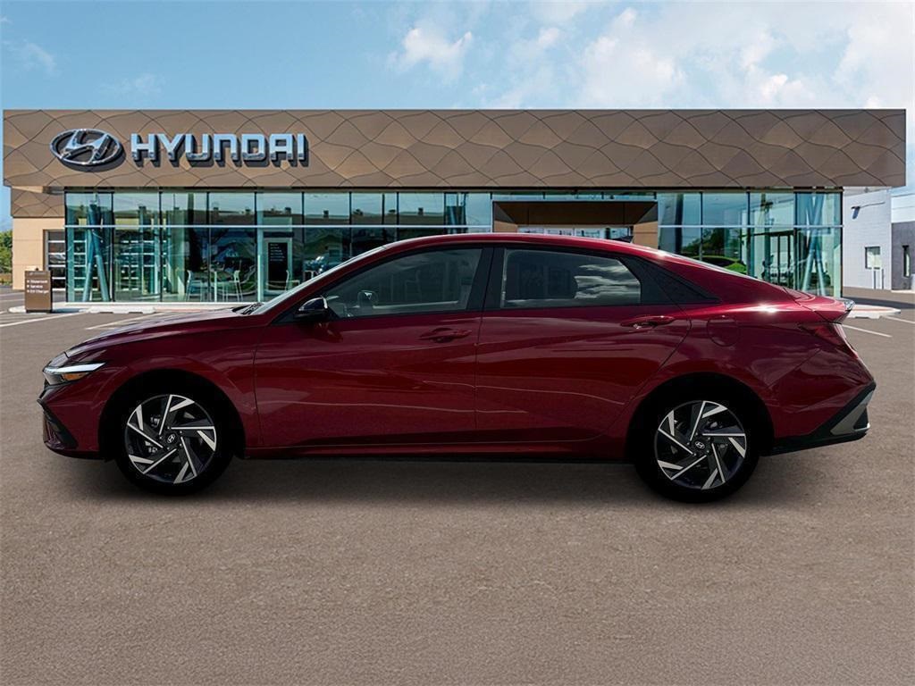 2025 Hyundai Elantra SEL Sport photo 3