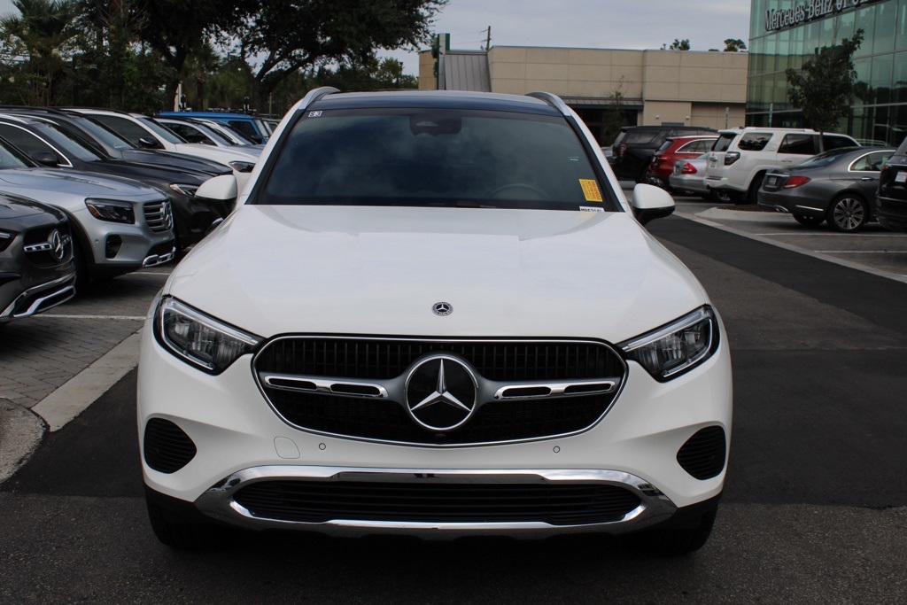 2025 Mercedes Benz GLC 300 photo 2