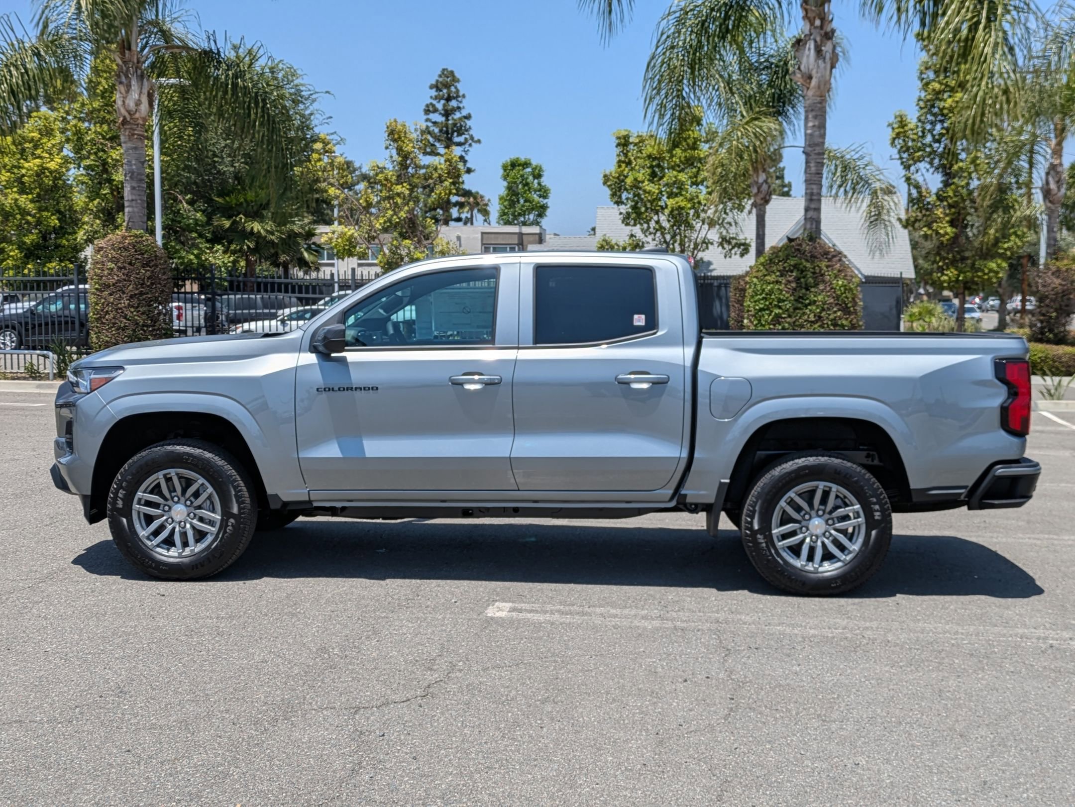 2025 Chevrolet Colorado Work Truck LT photo 2