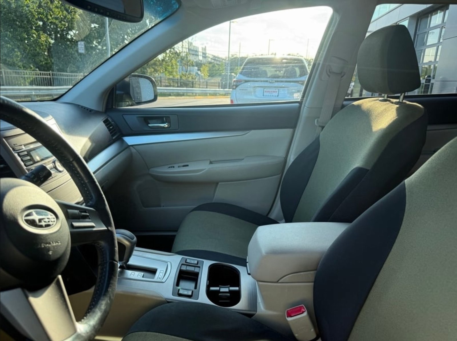 2011 Subaru Outback 2.5i Premium photo 8
