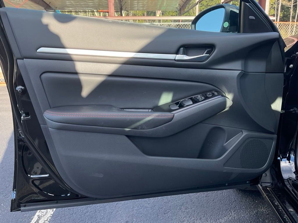2025 Nissan Altima 2.5 SR photo 13