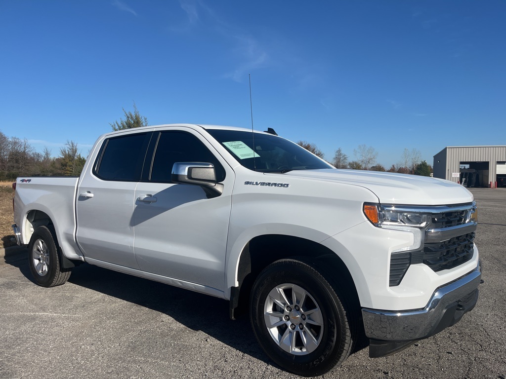 2025 Chevrolet Silverado 1500 LT photo 3