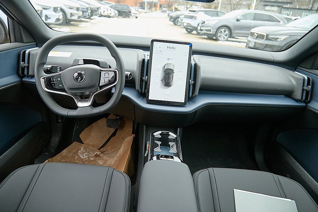 2026 VOLVO EX30 - Image 18