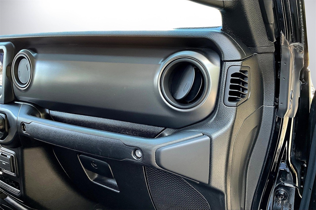 2021 Jeep Gladiator Sport photo 18