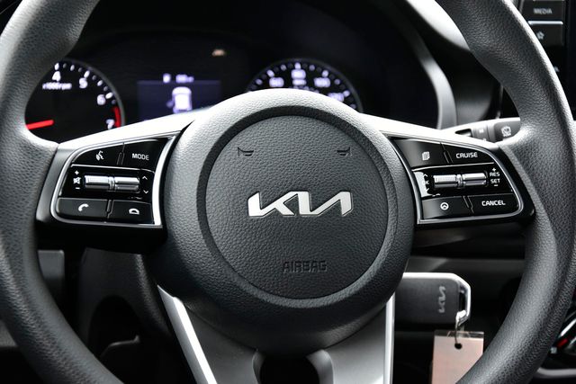 2023 Kia Seltos LX photo 15