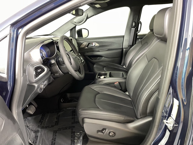 2025 Chrysler Pacifica photo 17