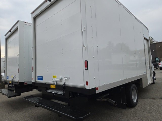 2024 Chevrolet Express Cutaway photo 5