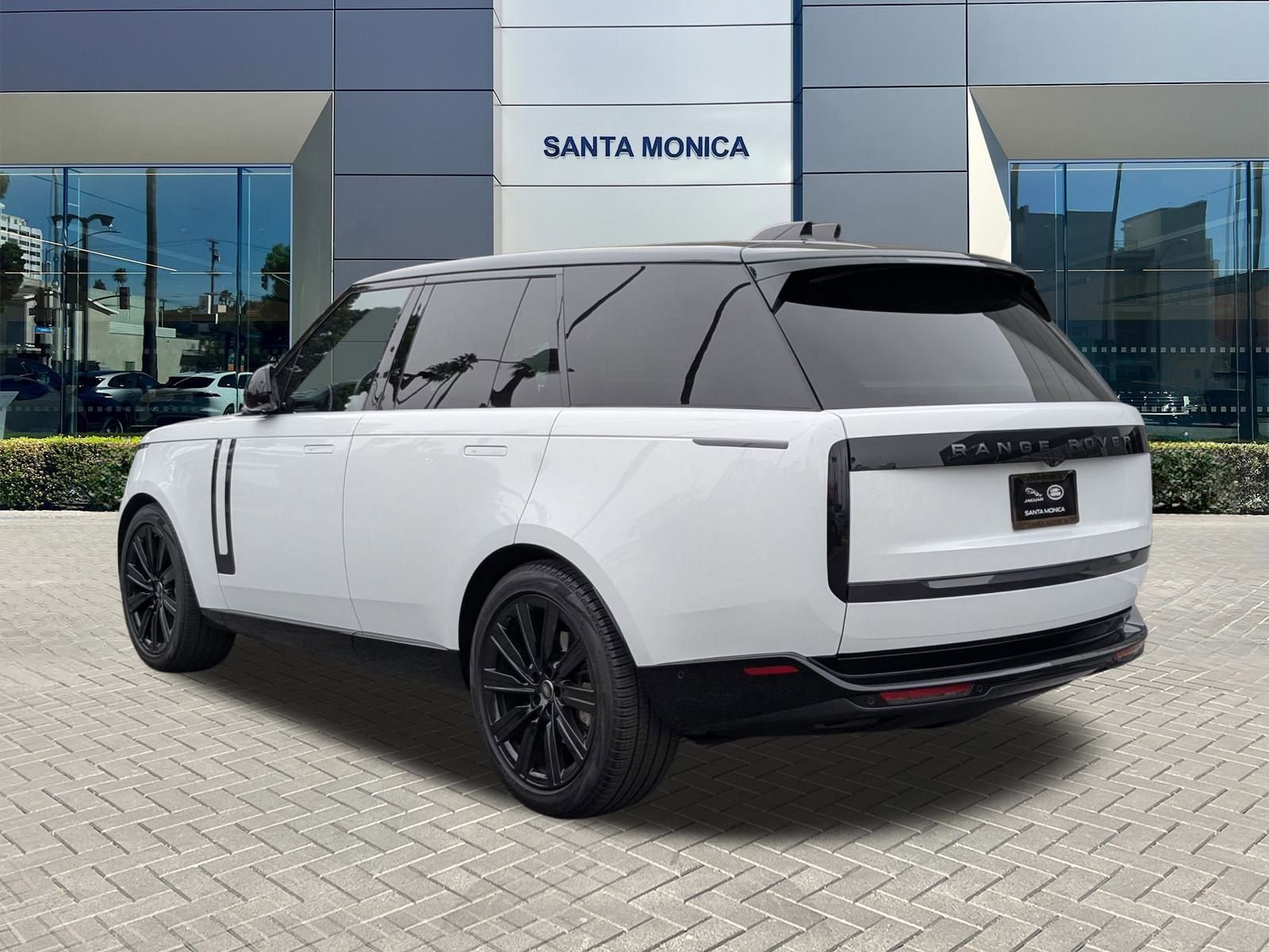 2024 Land Rover Range Rover SE photo 8