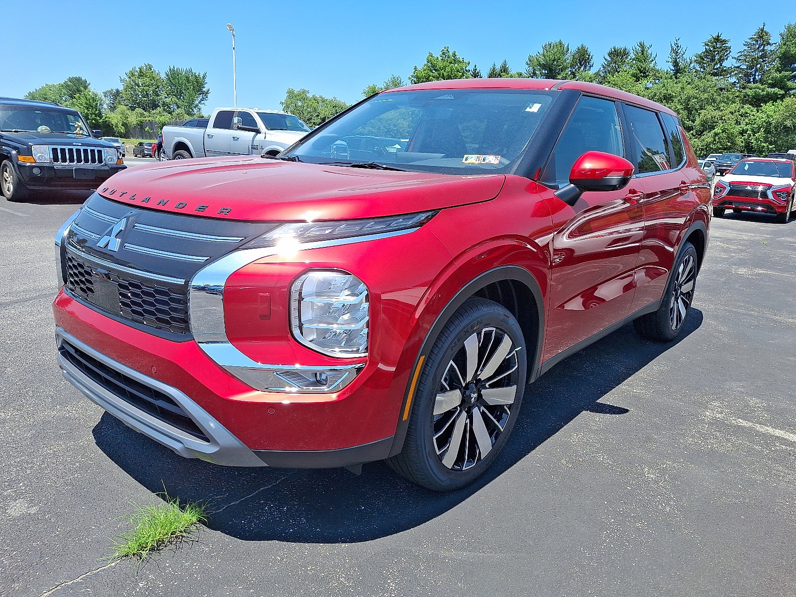 2025 Mitsubishi Outlander SE photo 3