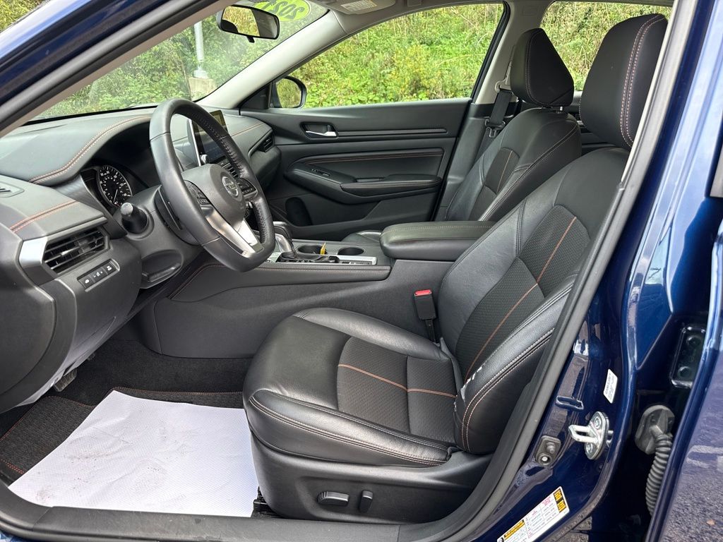2021 Nissan Altima 2.5 SR photo 10