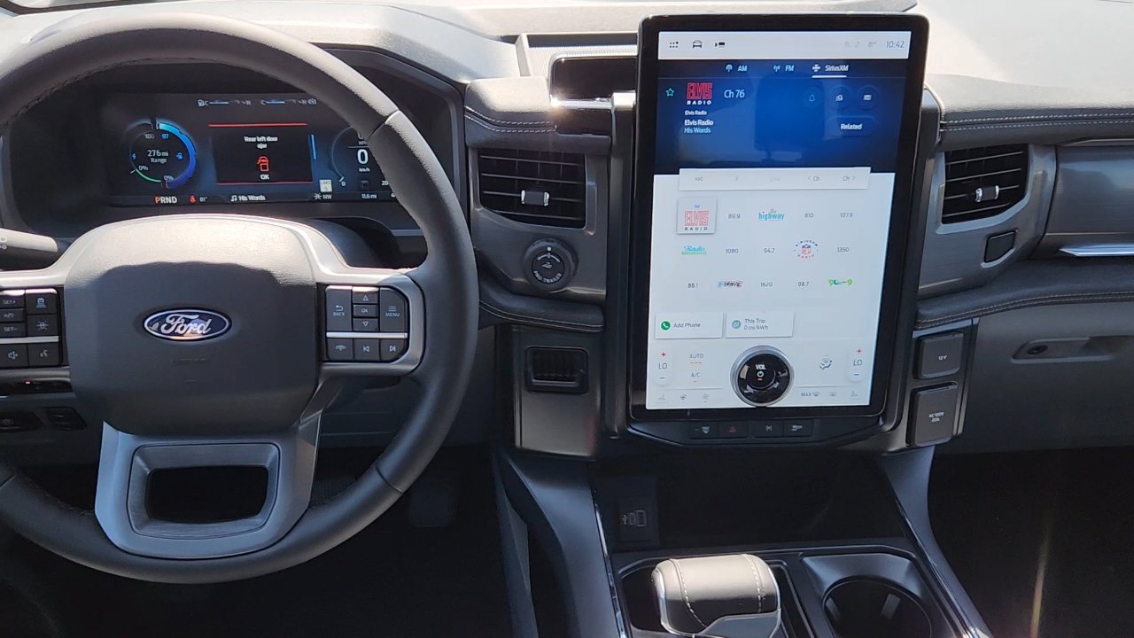 2025 Ford F-150 Lightning photo 17