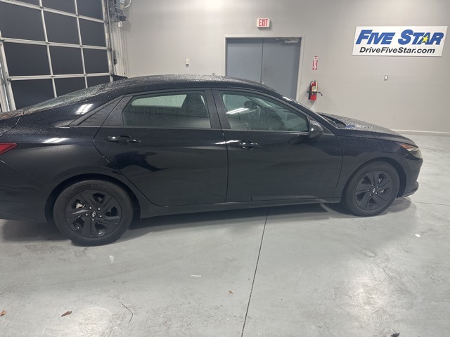 2023 Hyundai Elantra SEL photo 9