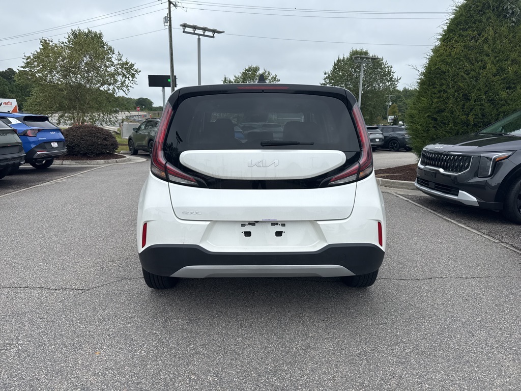 2023 Kia Soul LX photo 3