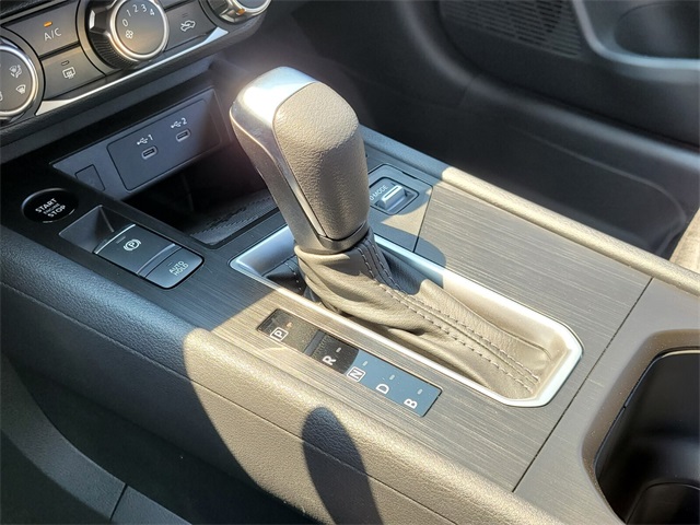 2025 Nissan Kicks SV photo 17